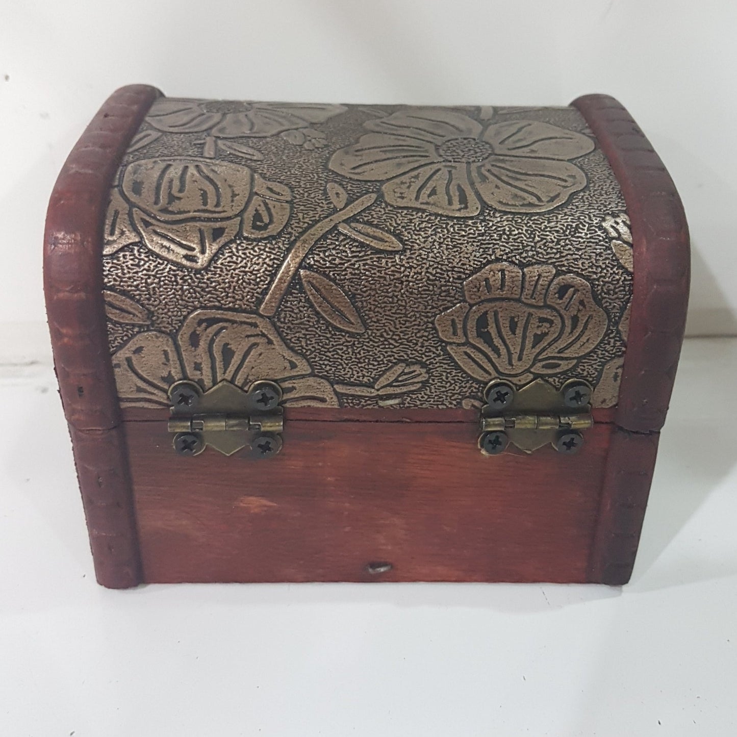 8cm Treasure Box With Dark Gold Flowers