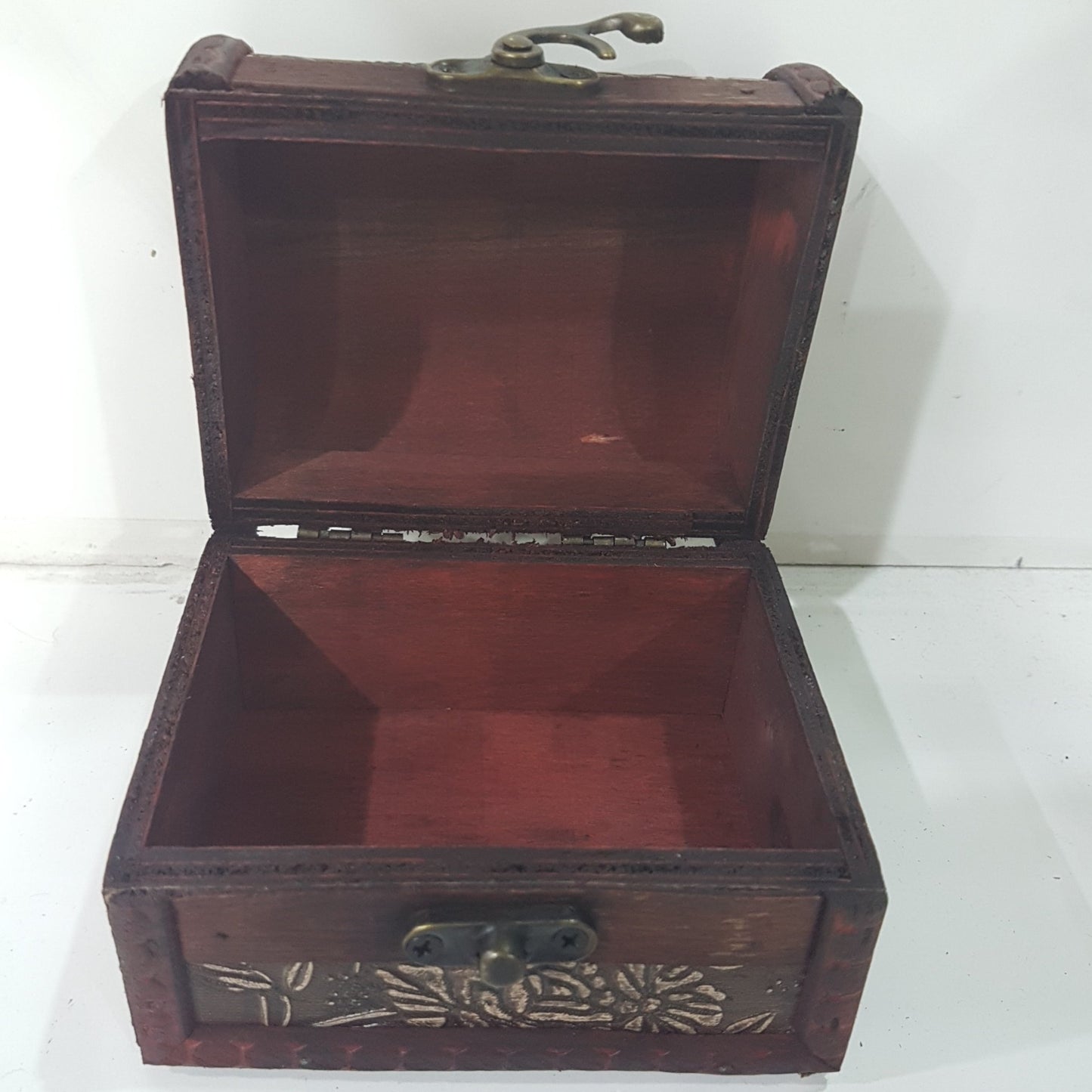 8cm Dark Red Treasure Box With Flowers & Berries
