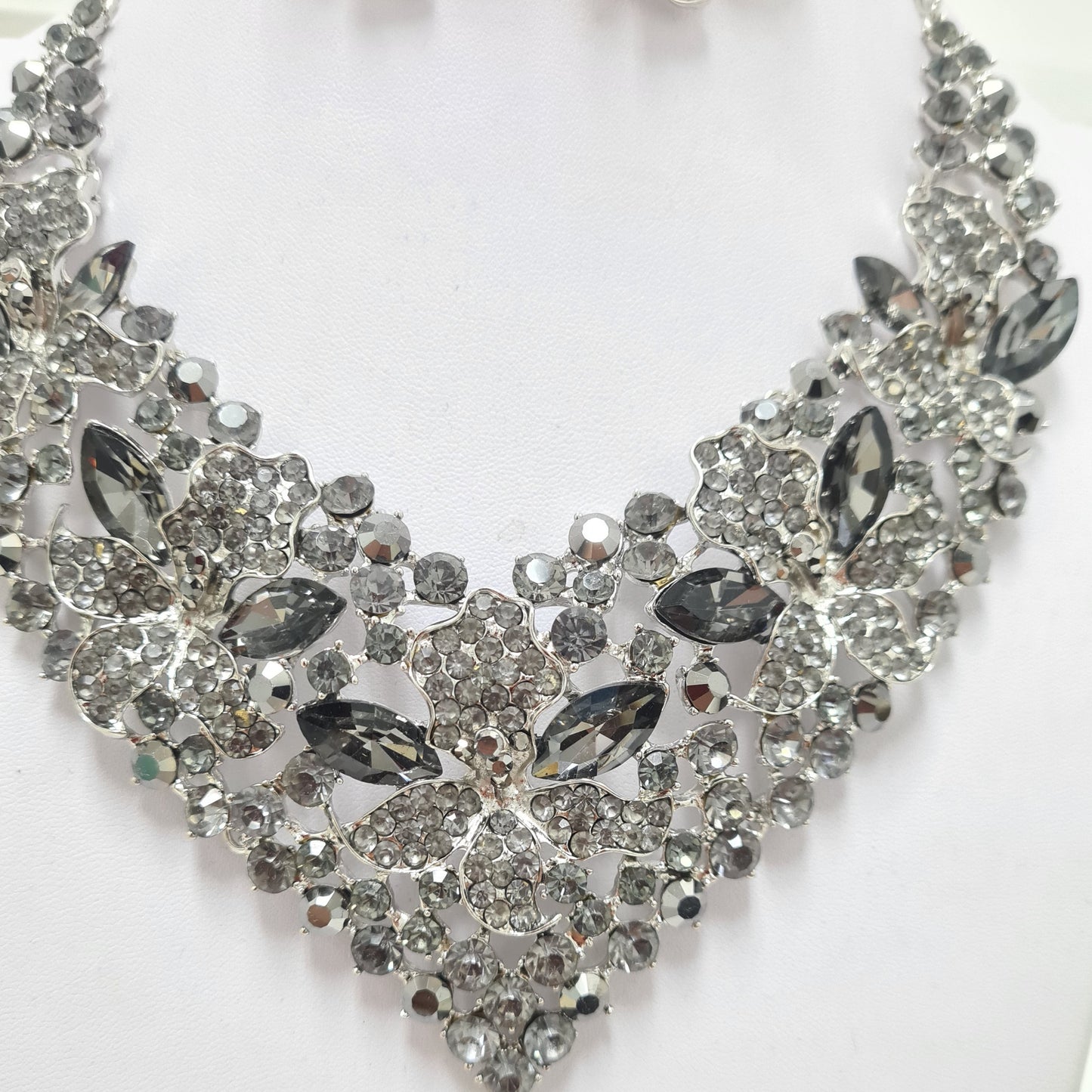 Grey Floral Rhinestone Necklace Set