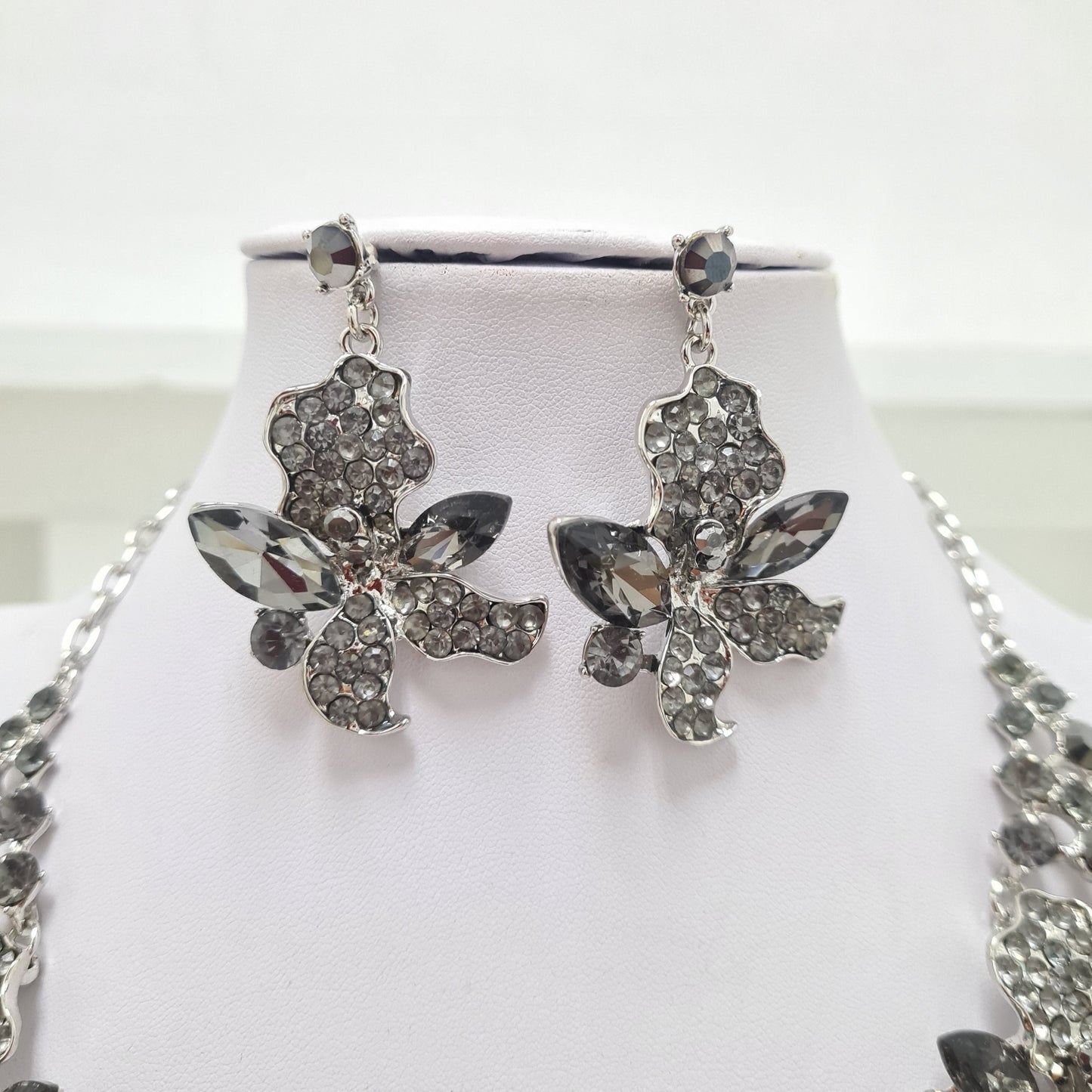 Grey Floral Rhinestone Necklace Set