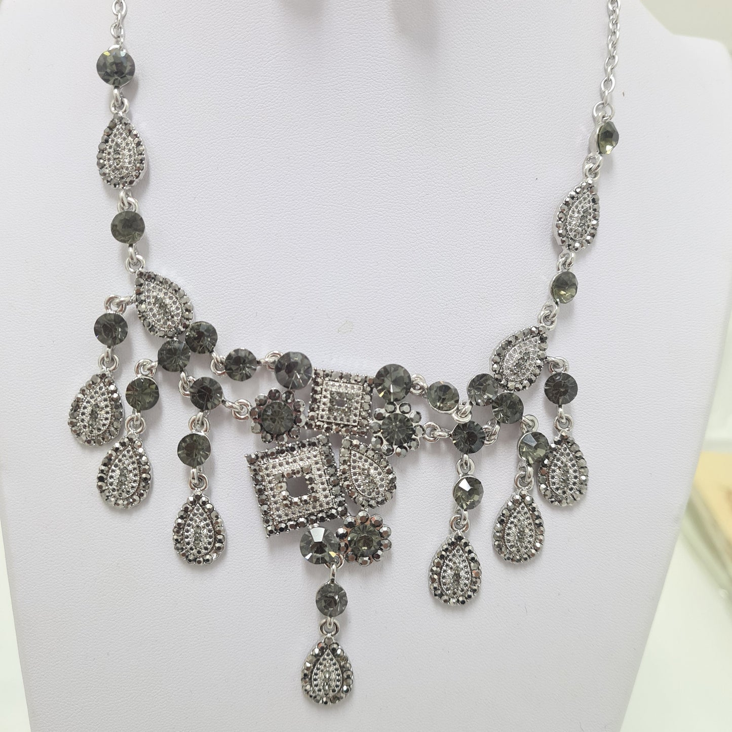 Sparkling Grey Necklace Earring Set