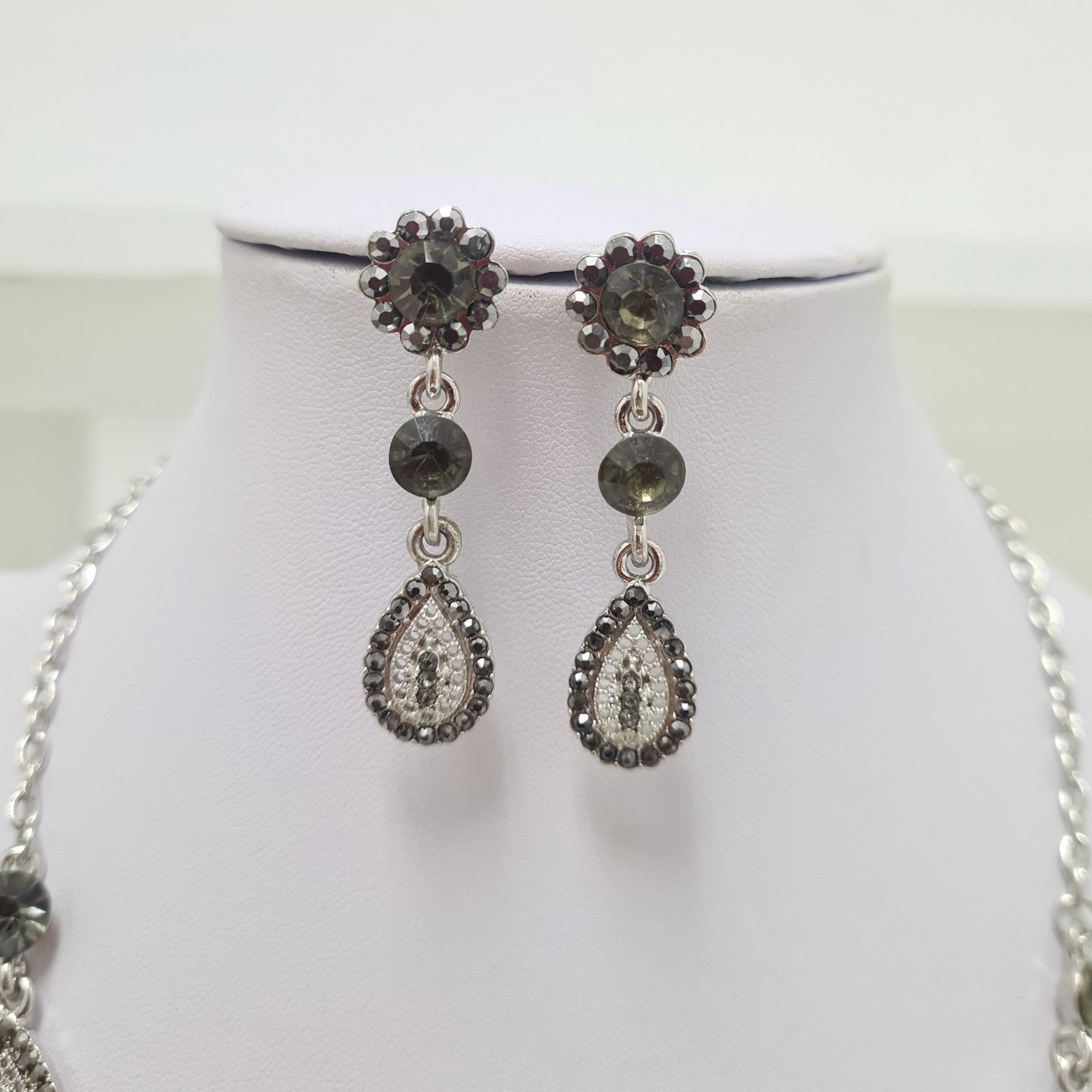 Sparkling Grey Necklace Earring Set