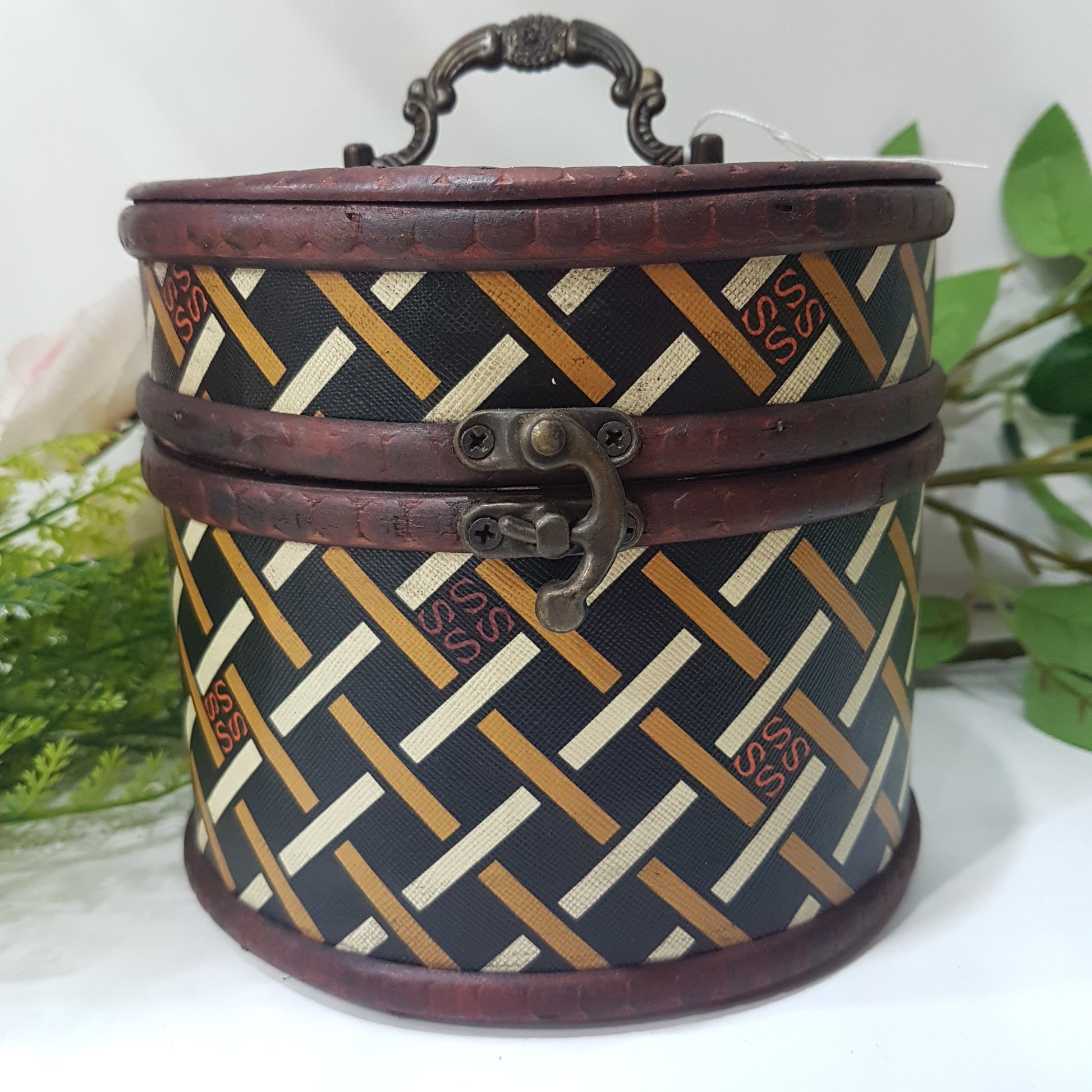 Weave Pattern Circular Wooden Box – Artisan Boutique