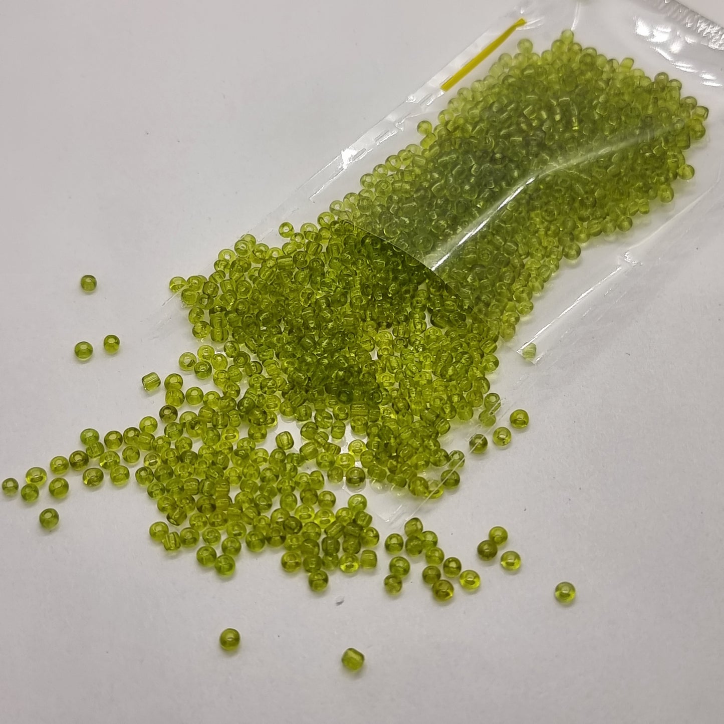 15g 2mm Green Transparent Glass Beads