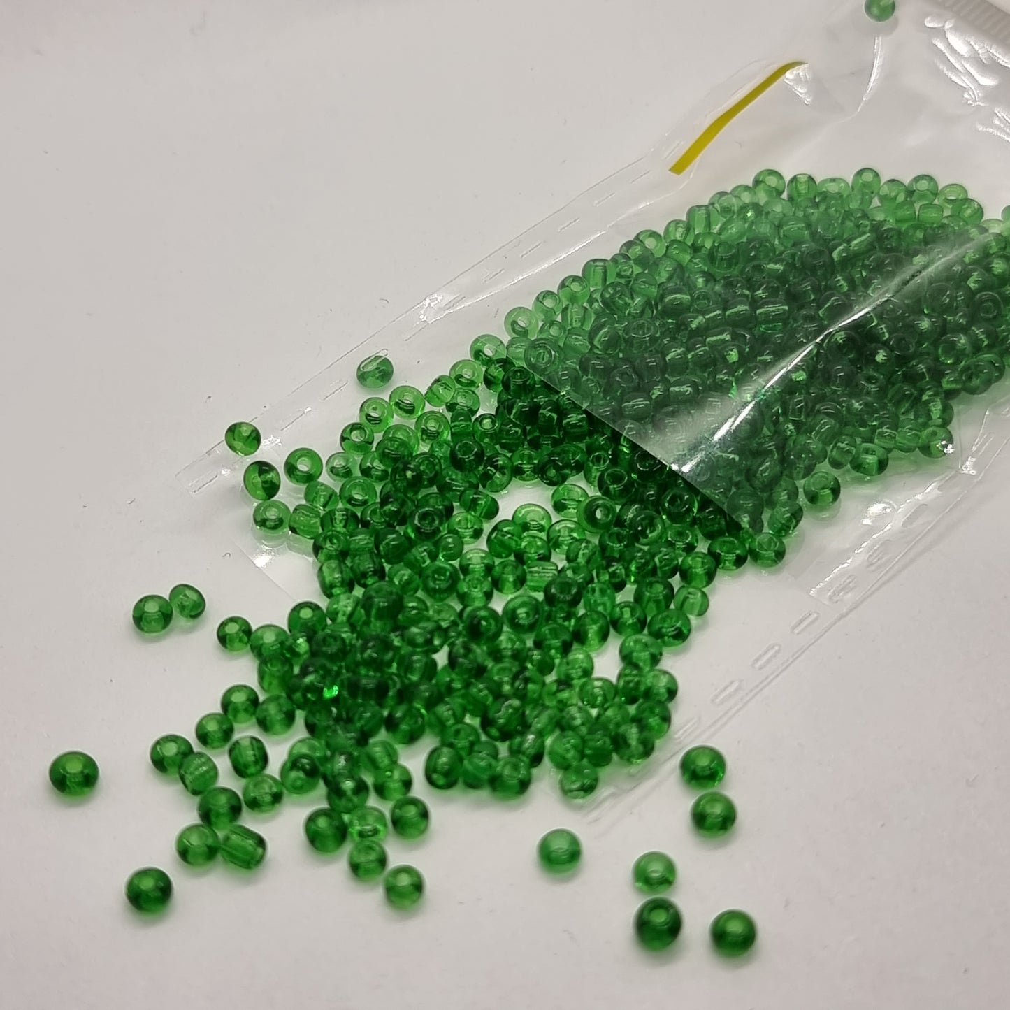 15g 2mm Green Transparent Seed Beads