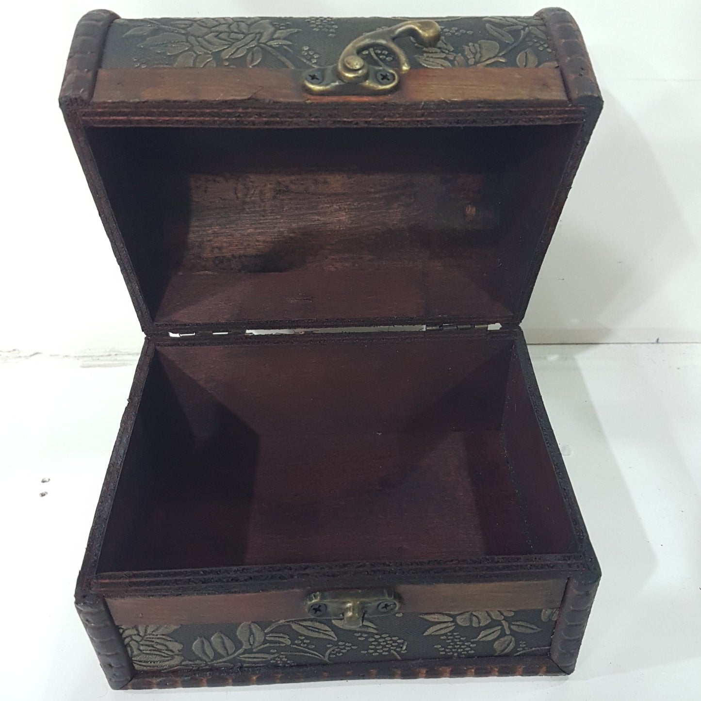 14.5cm Treasure Box Dark Gold Flowers & Berries