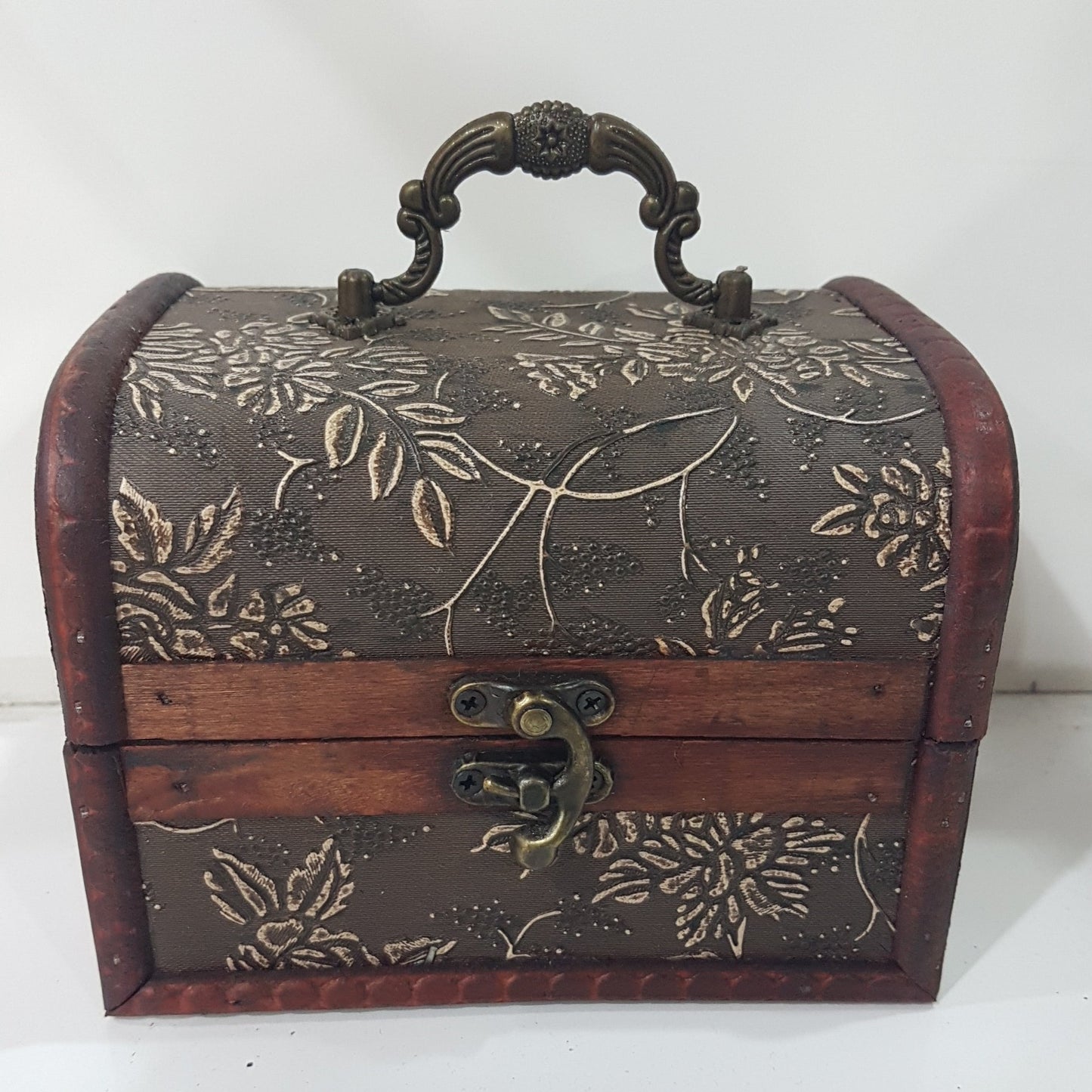 14.5 cm Dark Red Treasure Box With Flowers & Berries