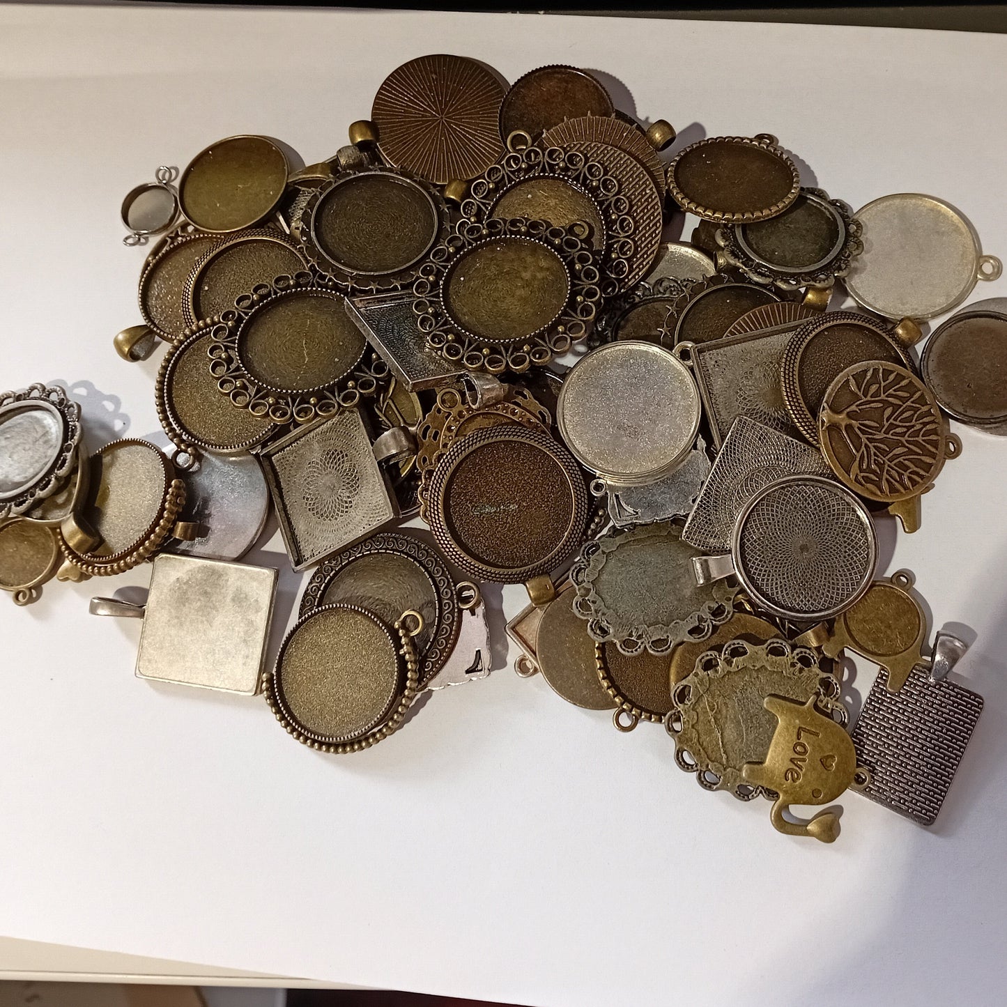 CLEARANCE! 75pc Mixed Bezel Pack