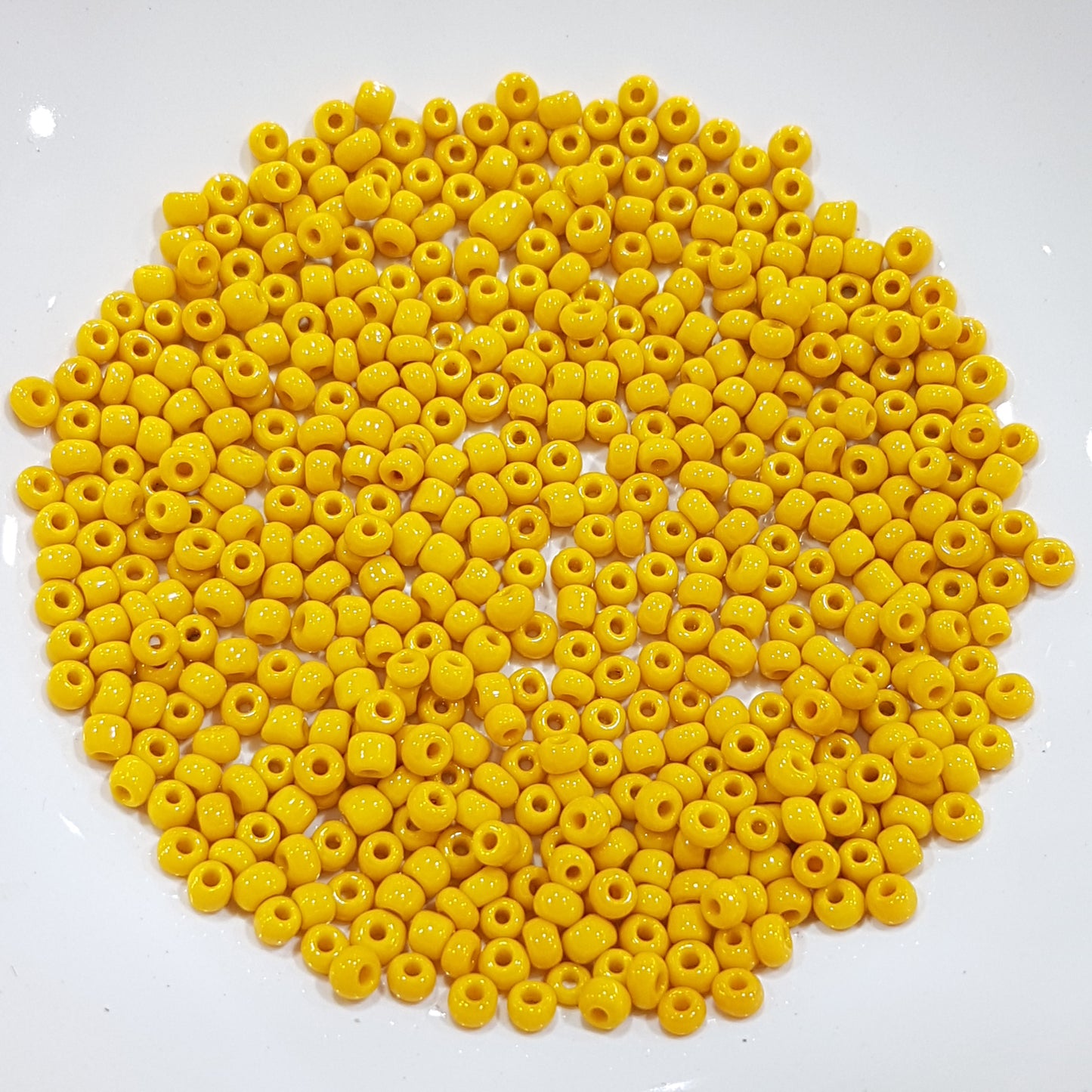 15g 8/0 Yellow Round Seed Beads