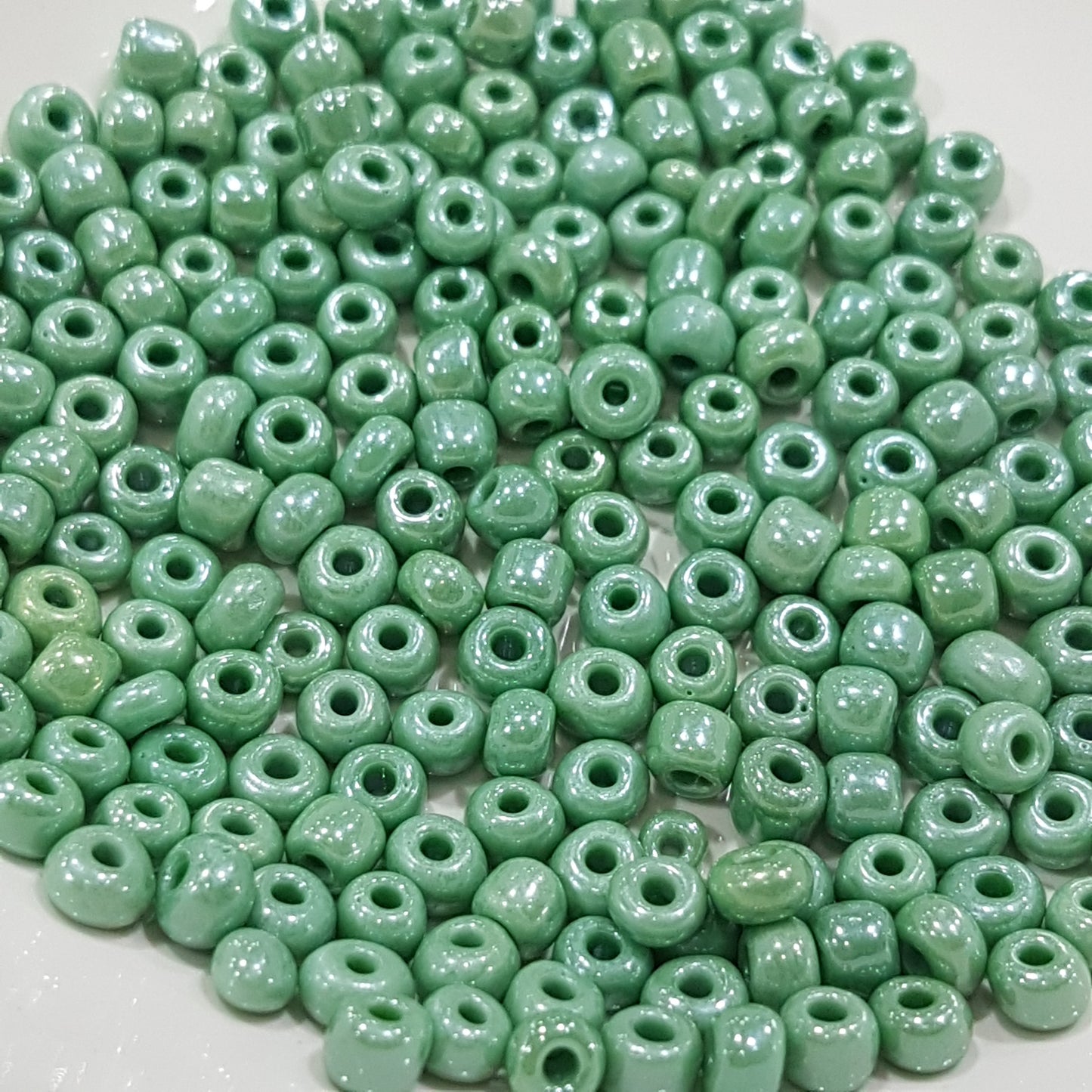 15g 3mm Pearl Green Seed Beads