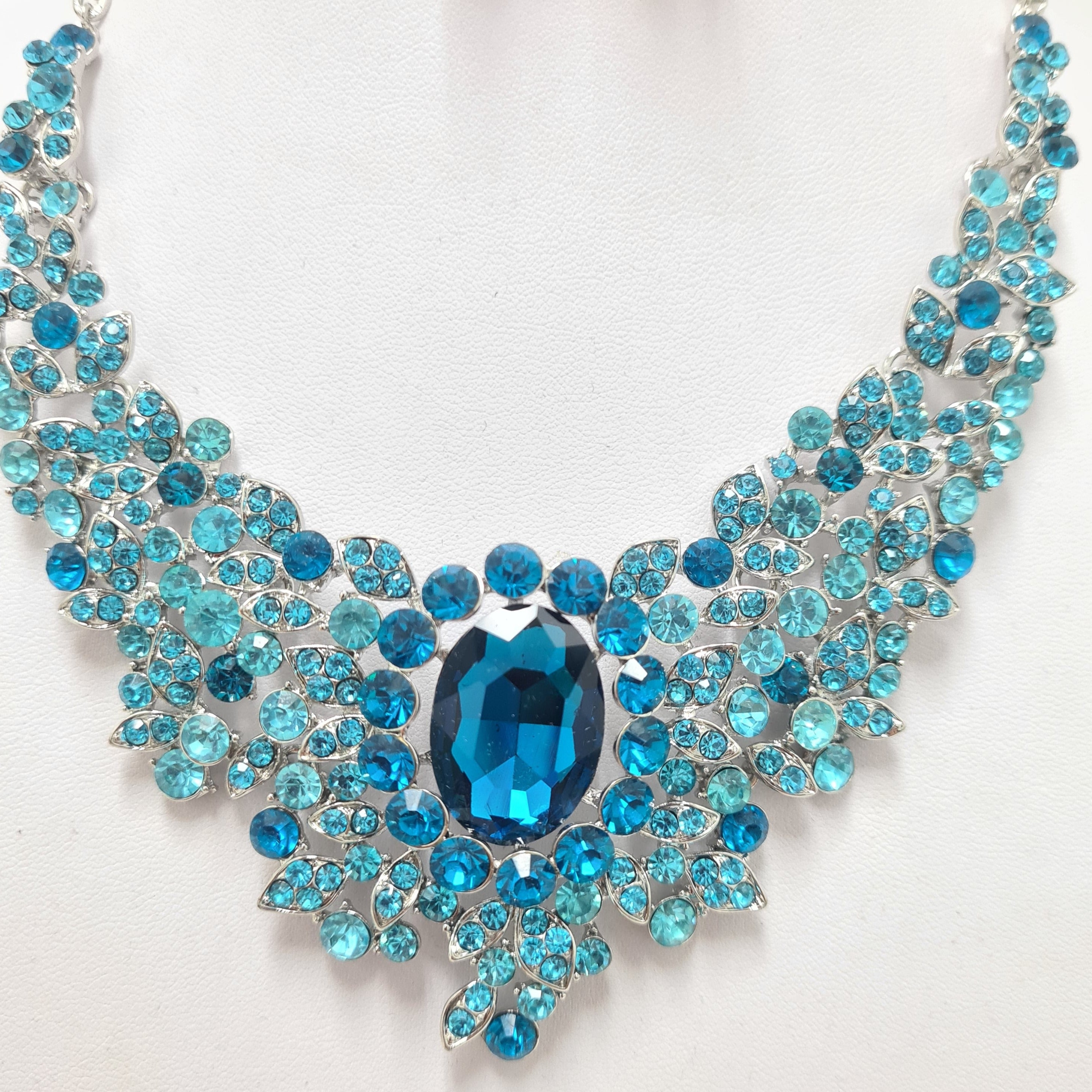 No Brand | Jewelry | Vintage Rare Blue Rhinestone Necklace | Poshmark